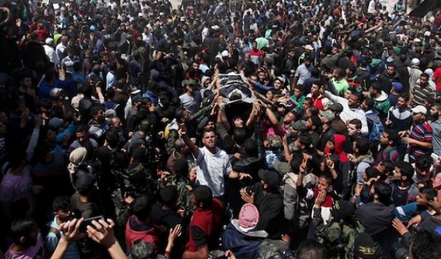 آلاف الفلسطينيّين يُشيّعون جثامين شهداء سرايا القدس
