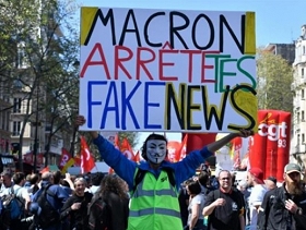 عشرات الآلاف يحتجون بفرنسا على سياسات ماكرون التقشفية