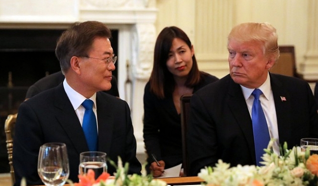 ترامب ينسق مع مون قبل قمة الكوريتين الجمعة