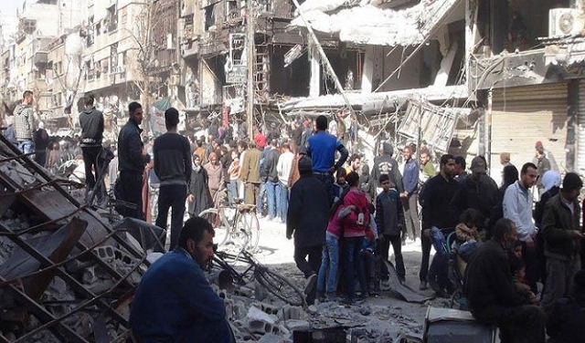 مقتل 31 لاجئا ودمار شامل بقصف النظام لمخيم اليرموك