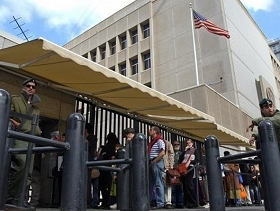 "جدار أمني" يعيق انتظام عمل سفارة واشنطن بالقدس