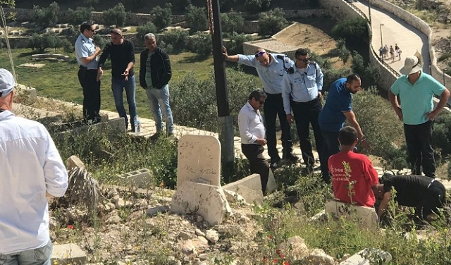 مقدسيون يتصدون لاقتحام الاحتلال لمقبرة الرحمة