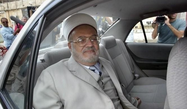 الاحتلال يفرج عن الشيخ عكرمة صبري بعد التحقيق معه