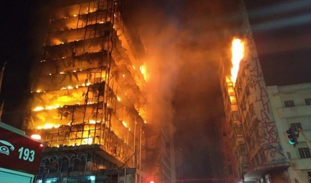 انهيار مبنى من 20 طابقًا بالبرازيل جراء حريق