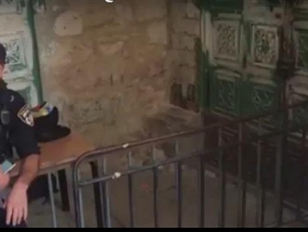 الاحتلال يمنع طفلة فلسطينية من دخول الأقصى بسبب حقيبة!