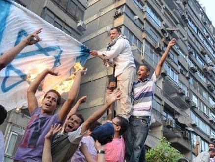 احتفال "استقلال" إسرئيل بالقاهرة: "سايبين الحمار وماسكين في البردعة"