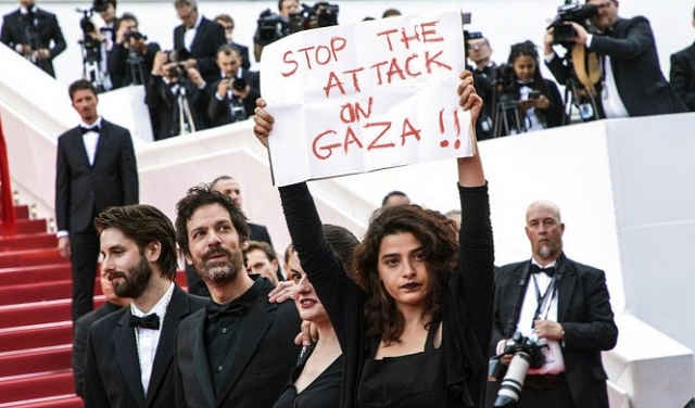 ممثلة لبنانية تحتج على مجزرة غزة بمهرجان 