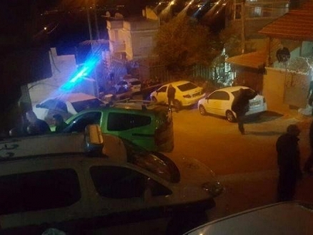 الناصرة: اعتقال شخص وابنه بشبهة إطلاق نار