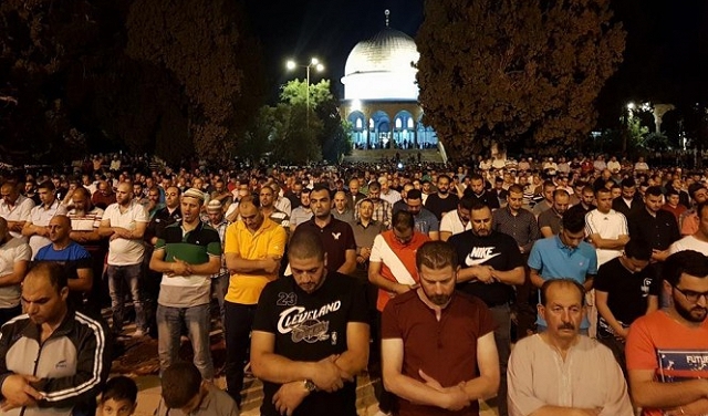 رمضان في القدس: أجواء إيمانية وحزن على مجزرة غزة