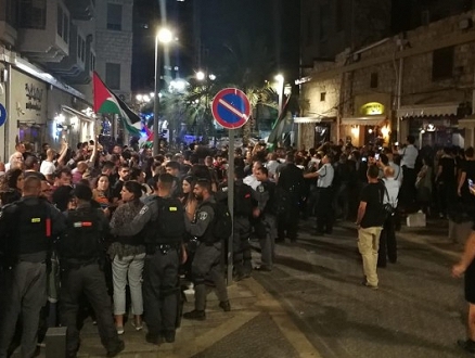 الحراك الشبابي يشيد بمظاهرات "اغضب مع غزة" ويتهم إسرائيل