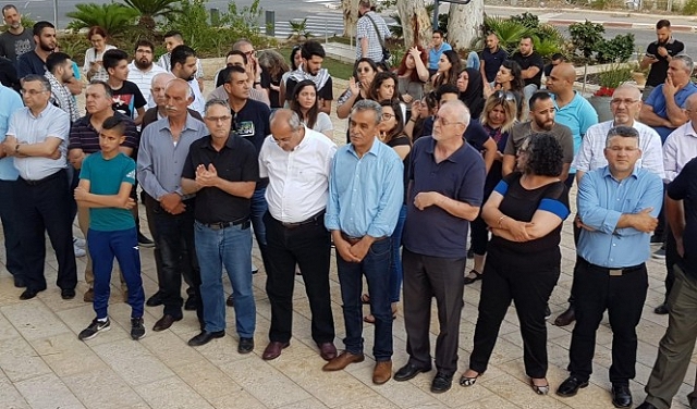لجنة المتابعة تُنظم وقفة احتجاجية أمام مركز الشرطة في حيفا 
