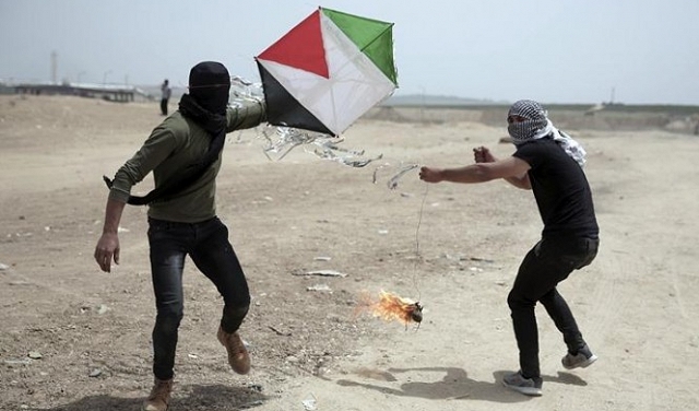 النيابة الإسرائيلية تتهم شابين من غزة بصناعة طائرات حارقة