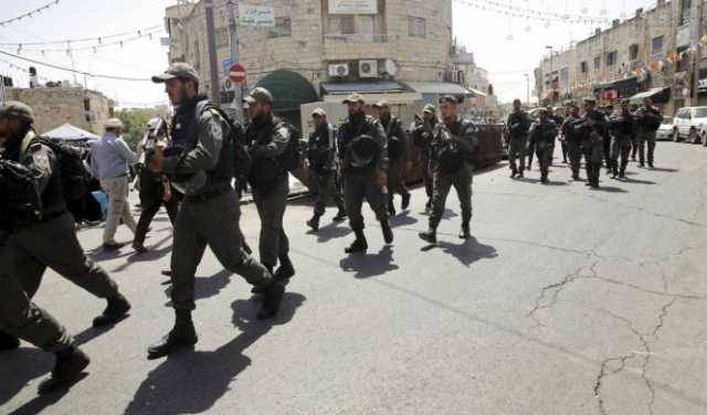 القدس: الاحتلال يغلق باب العامود بالحواجز الحديدية