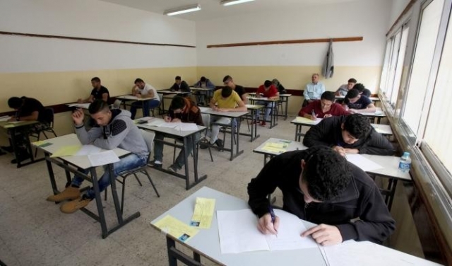 76 ألف طالب فلسطيني يتقدمون اليوم لامتحان الـ
