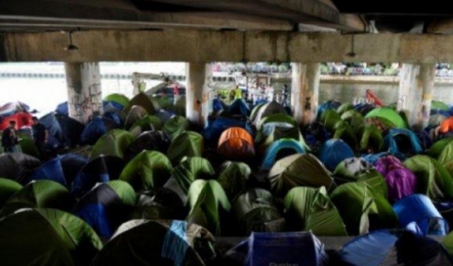 الأمني الفرنسي يخلي أكبر مخيم للمهاجرين بباريس
