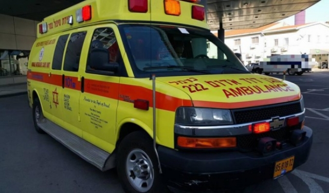 حيفا: إصابة عامل سقط عليه جسم ثقيل في مصنع