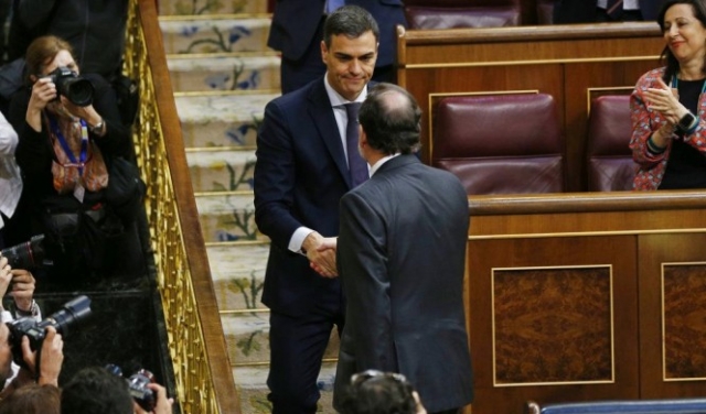 البرلمان الإسباني يحجب الثقة عن حكومة راخوي ويختار سانشيز رئيسا للحكومة