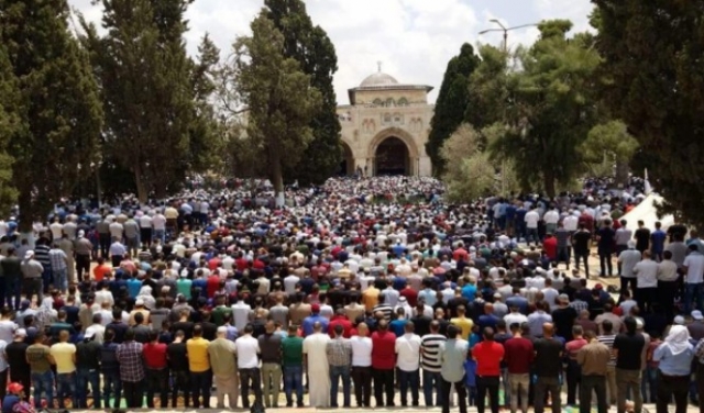 القدس: ربع مليون فلسطيني يؤدون الجمعة الثالثة من رمضان بالأقصى
