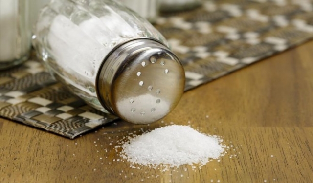رغم احتمالات الإصابة بأمراض خطيرة: استهلاك الملح ضعف المطلوب