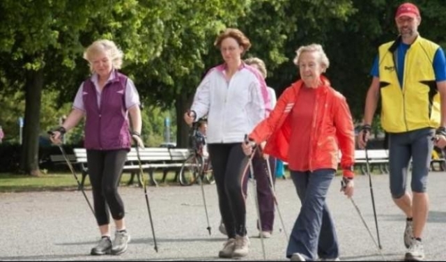 المشي ساعتين أسبوعيا لكبار السن يحسن مهارات التفكير والذاكرة