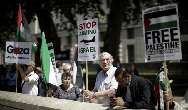 جونسون يدعو نتنياهو لتحقيق مستقل وشفاف بقتل الفلسطينيين بغزة