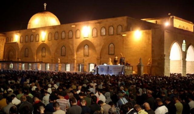 آلاف المصلّين في المسجد الأقصى