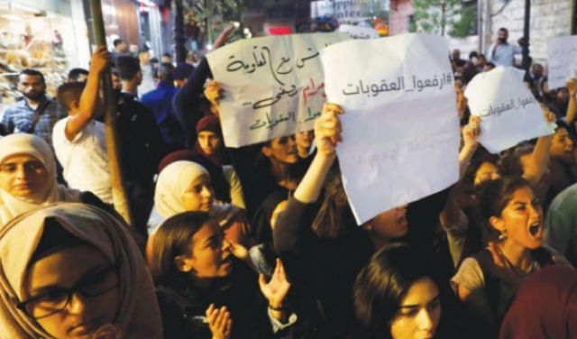مظاهرات بنابلس ورام الله رفضا لعقوبات السلطة على غزة