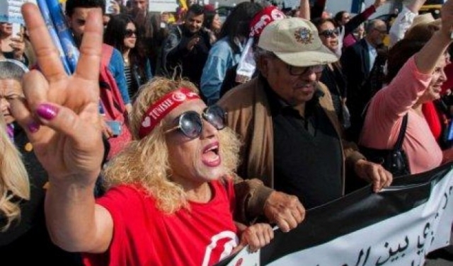 لجنة الحريات التونسية توصي بإلغاء المهر والمساواة بالإرث