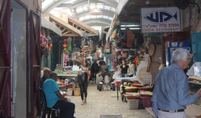 العيد في عكا: تذمر التجار ودعوات لتنشيط الحركة التجارية