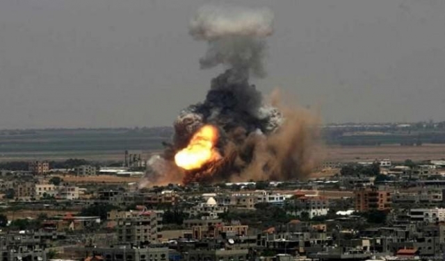 طائرة إسرائيلية تقصف مركبة فارغة شرق غزة
