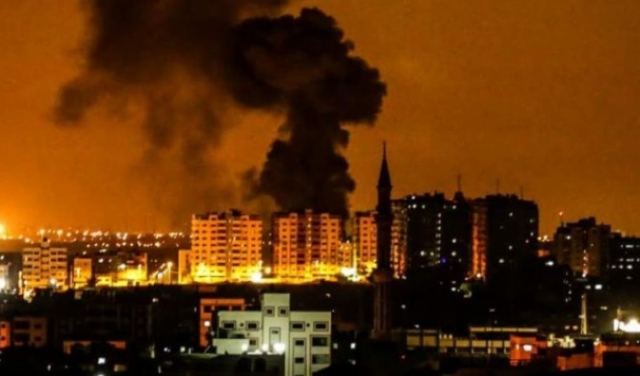 غارات ليلية للاحتلال في غزة والمقاومة تردّ