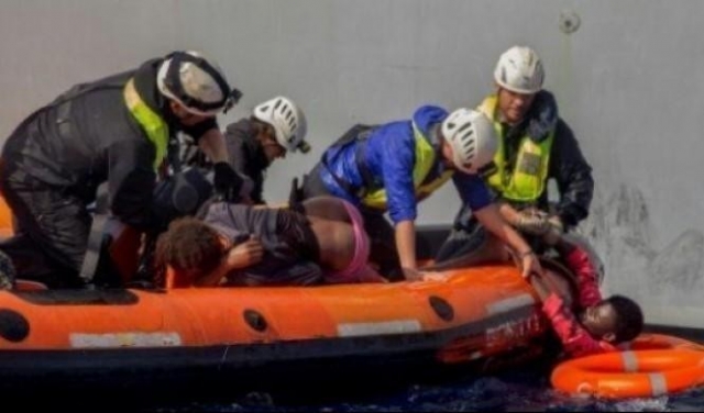 البحرية الليبية تُنقذ 112 مهاجرًا غير شرعي وتنتشل 5 جثث