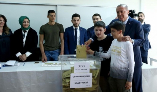 مراكز الاقتراع في تركيا تغلق أبوابها: نتائج أولية خلال ساعتين