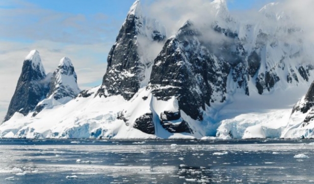 علماء يرصدون ارتفاع القاعدة الصخرية للقطب الجنوبي بوتيرة سريعة 