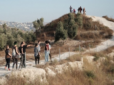 فنّانون من العالم يستكشفون مفهوم "الحركة" في فلسطين