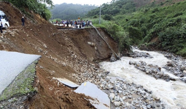 فيتنام: مصرع 15 وفقدان 11 بسبب الفيضانات والانهيارات