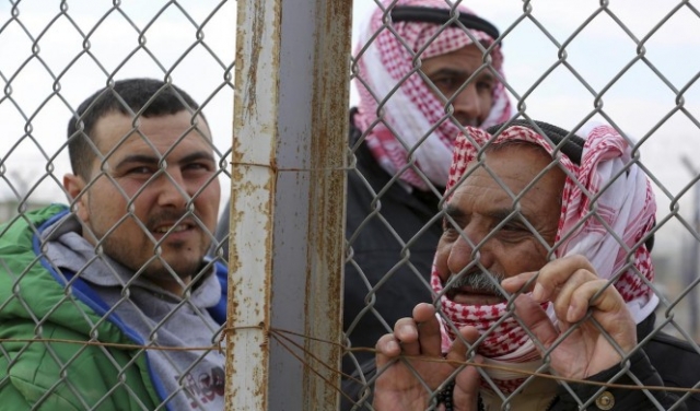 توقف قوافل المساعدات الإنسانية من الأردن إلى درعا في سورية