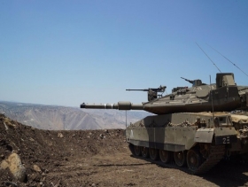 إسرائيل تستنفر جيشها بالجولان المحتل ونتنياهو يتوعد إيران