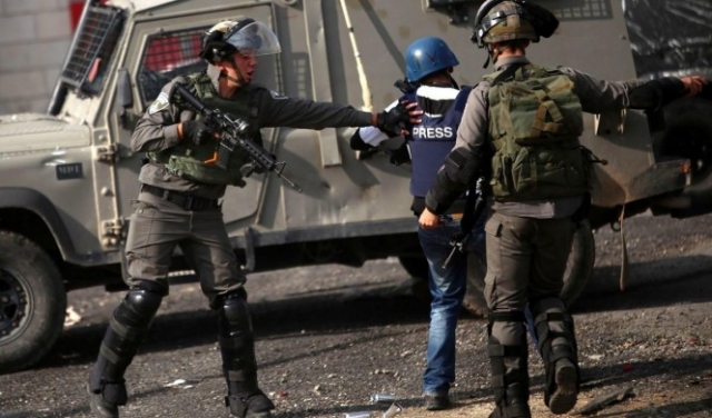 54 انتهاكا للاحتلال و74 للسلطة بحق الصحافيين  الفلسطينيين