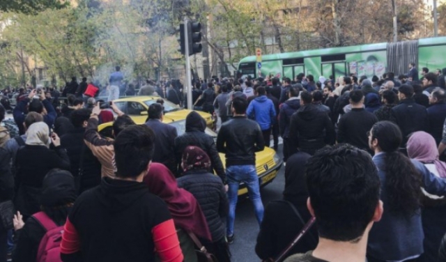 على وقع الاحتجاجات روحاني يطير لأوروبا لإنقاذ الاتفاق النووي 