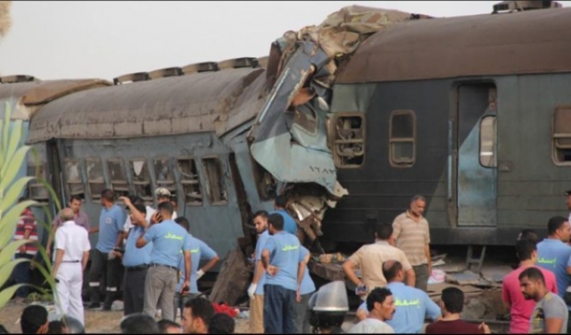 55 مصابا بانقلاب عربات بقطار في القاهرة