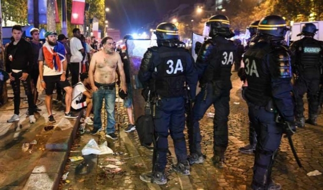 فرنسا: اشتباكاتٌ تُنغّص فرحة الفوز بين جماهير جامحة والشرطة