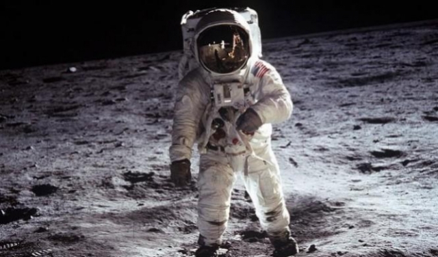 الذكرى الـ49 لأول هبوط بشري على سطح القمر