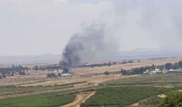 سوريون يحرقون معبر القنيطرة الواصل بين شطري الجولان