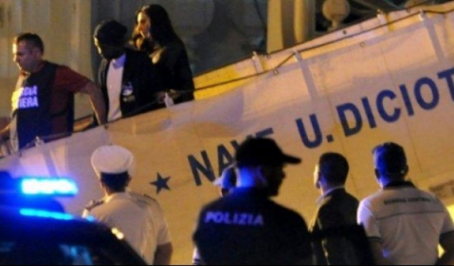 إيطاليا تستقبل المهاجرين إلى حين وضع إستراتيجية أوروبية