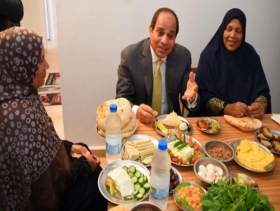 السيسي يُقسم أنه سيتناول وجبة واحدة لبناء مصر 