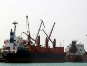 هجمات الحوثيين تضطر السعودية لوقف شحنات النفط عبر باب المندب