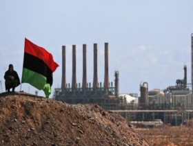 الخلافات الإيطالية - الفرنسية تاريخُ صراعٍ على النفوذ بالبلد النفطي ليبيا