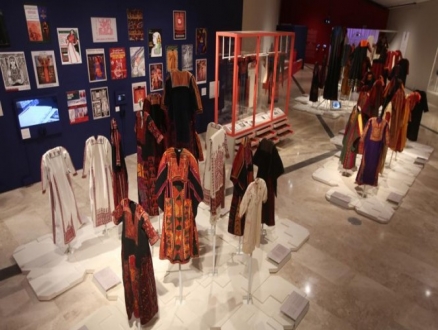 المتحف الفلسطيني يمدّد معرض "غزْل العروق" حتى كانون الثاني