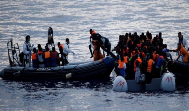 تونس تستقبل 40 مهاجرا عالقين منذ أسبوعين قبالة سواحلها